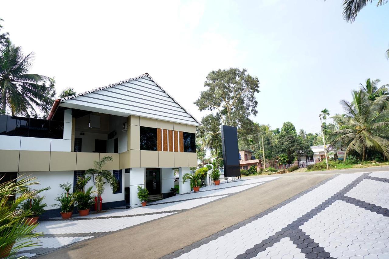 Oyo 6526 Ap Residency City Sultan Bathery Exterior foto