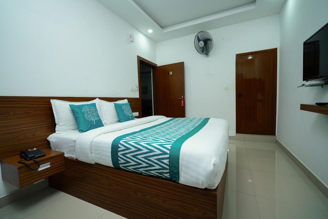 Oyo 6526 Ap Residency City Sultan Bathery Exterior foto