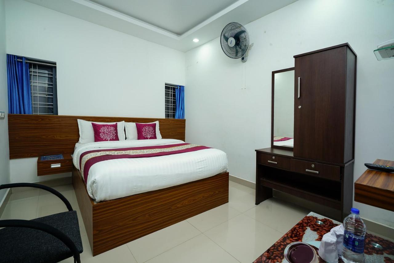 Oyo 6526 Ap Residency City Sultan Bathery Exterior foto
