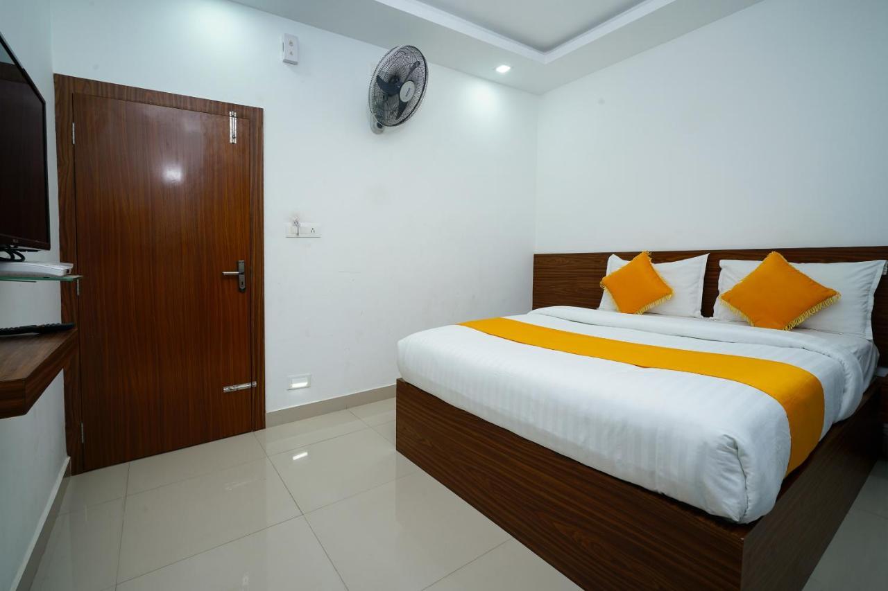 Oyo 6526 Ap Residency City Sultan Bathery Exterior foto